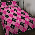 Black And Pink Argyle Pattern Print Quilt Bed Set