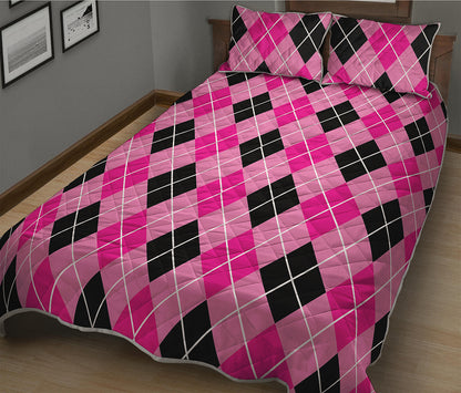 Black And Pink Argyle Pattern Print Quilt Bed Set
