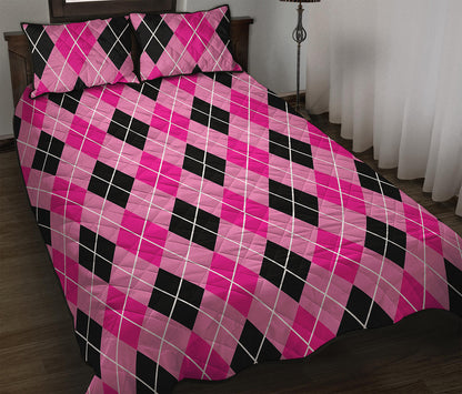 Black And Pink Argyle Pattern Print Quilt Bed Set