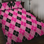Black And Pink Argyle Pattern Print Quilt Bed Set