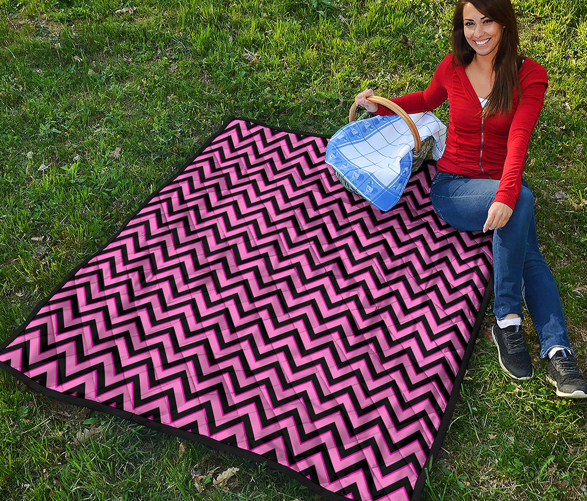 Black And Pink Chevron Pattern Print Quilt