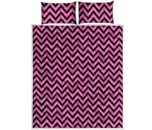 Black And Pink Chevron Pattern Print Quilt Bed Set