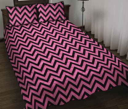 Black And Pink Chevron Pattern Print Quilt Bed Set