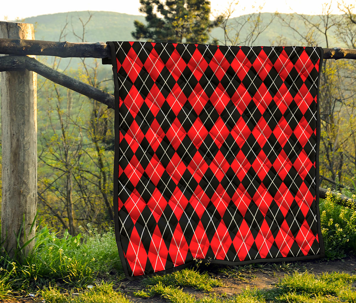 Black And Red Argyle Pattern Print Quilt