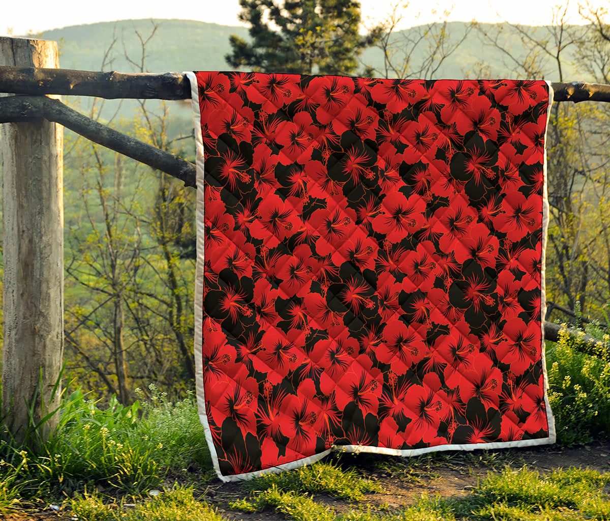 Black And Red Hibiscus Pattern Print Quilt