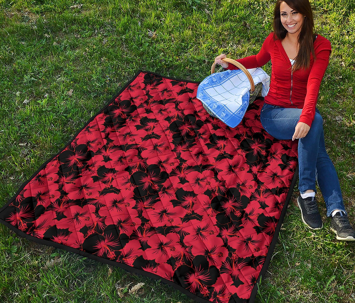 Black And Red Hibiscus Pattern Print Quilt