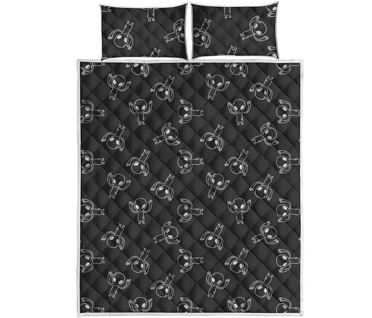 Black And White Alien Print Quilt Bed Set