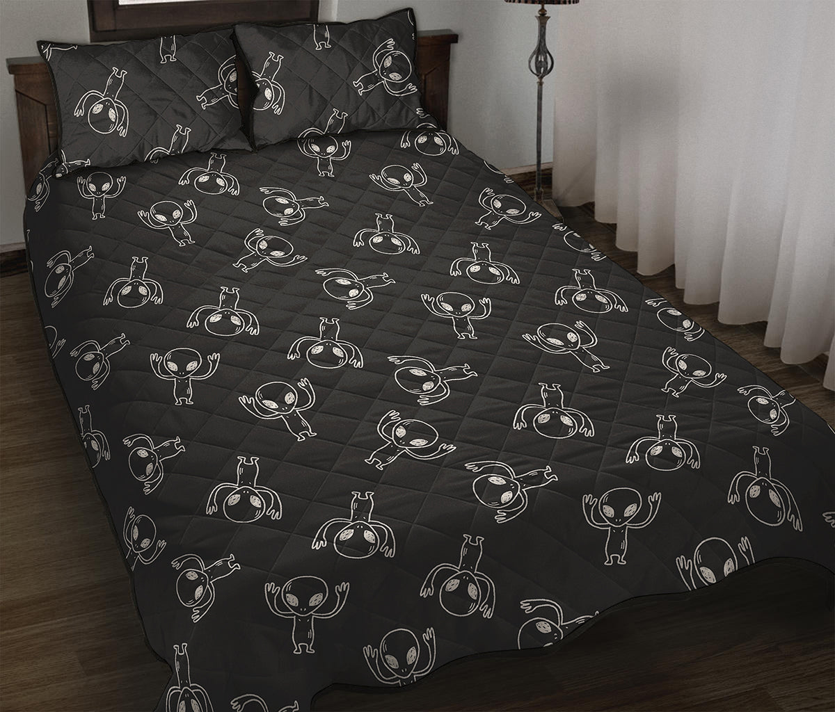 Black And White Alien Print Quilt Bed Set