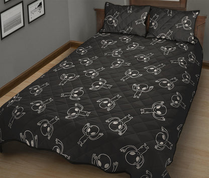 Black And White Alien Print Quilt Bed Set