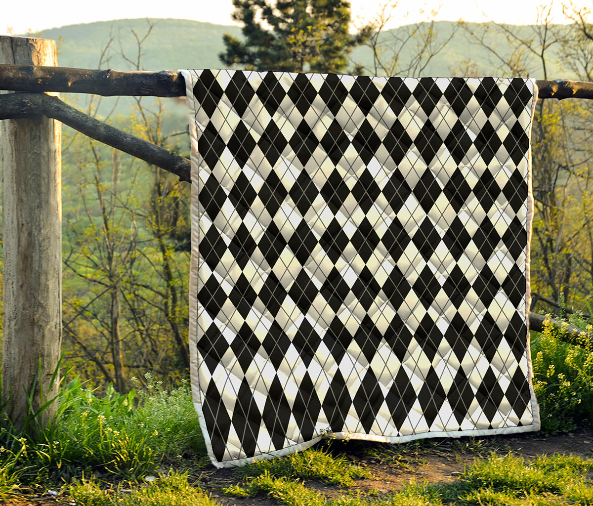 Black And White Argyle Pattern Print Quilt