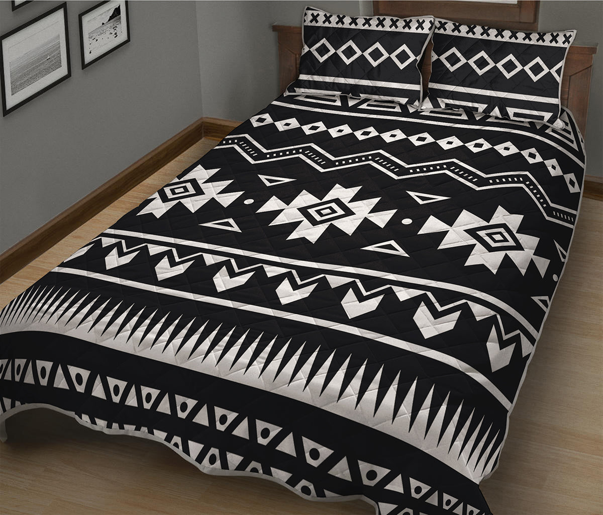 Black And White Aztec Pattern Print Quilt Bed Set