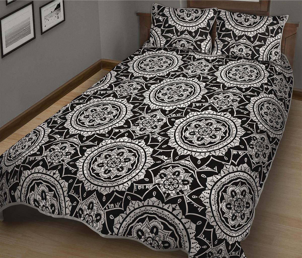Black And White Boho Mandala Print Quilt Bed Set