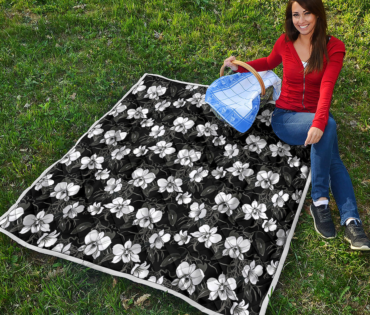Black And White Cattleya Pattern Print Quilt