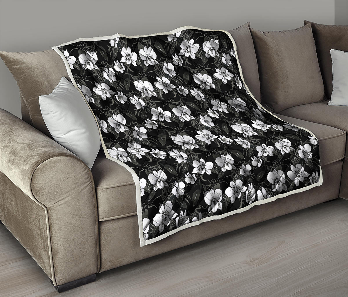 Black And White Cattleya Pattern Print Quilt