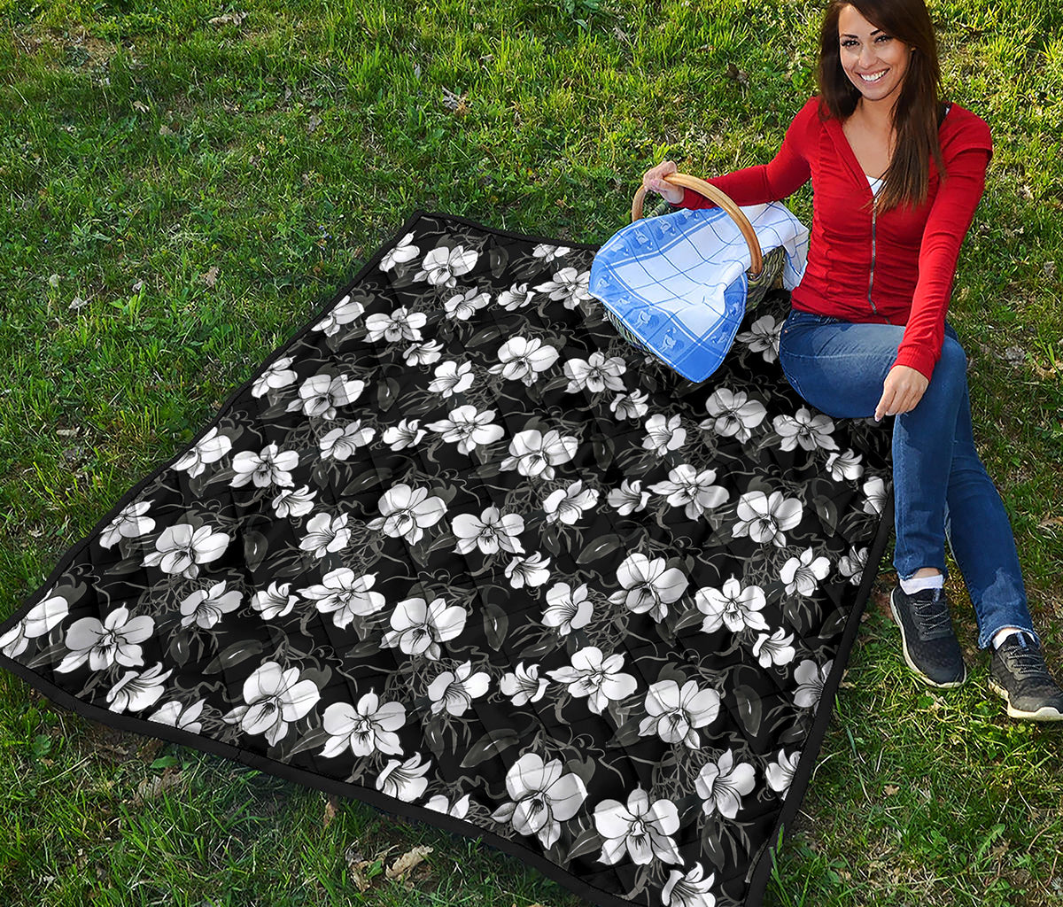 Black And White Cattleya Pattern Print Quilt