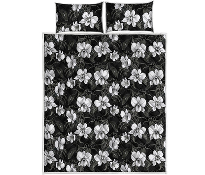 Black And White Cattleya Pattern Print Quilt Bed Set