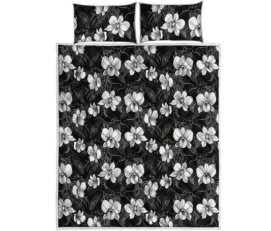 Black And White Cattleya Pattern Print Quilt Bed Set