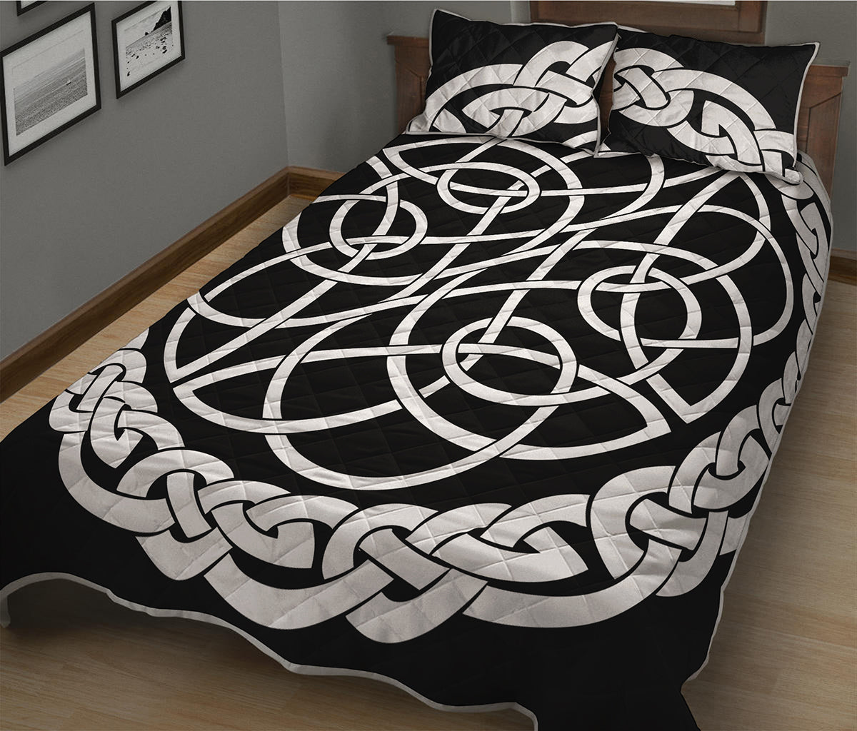 Black And White Celtic Knot Print Quilt Bed Set