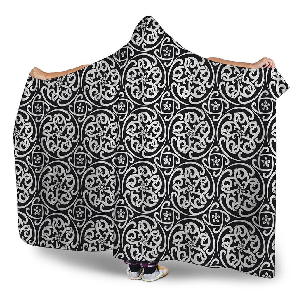 Black And White Celtic Pattern Print Hooded Blanket