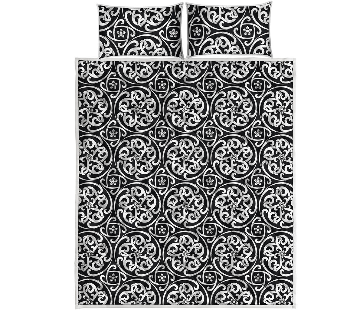 Black And White Celtic Pattern Print Quilt Bed Set