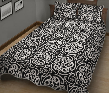 Black And White Celtic Pattern Print Quilt Bed Set