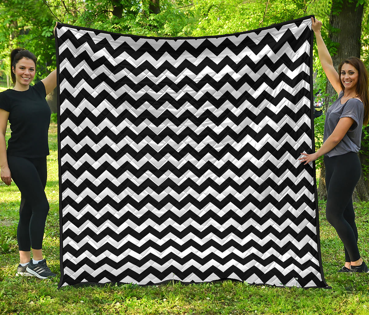Black And White Chevron Pattern Print Quilt
