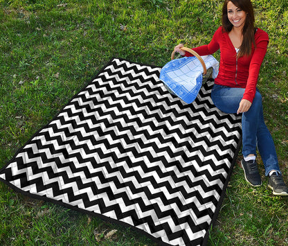 Black And White Chevron Pattern Print Quilt