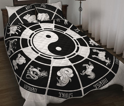 Black And White Chinese Zodiac Print Quilt Bed Set