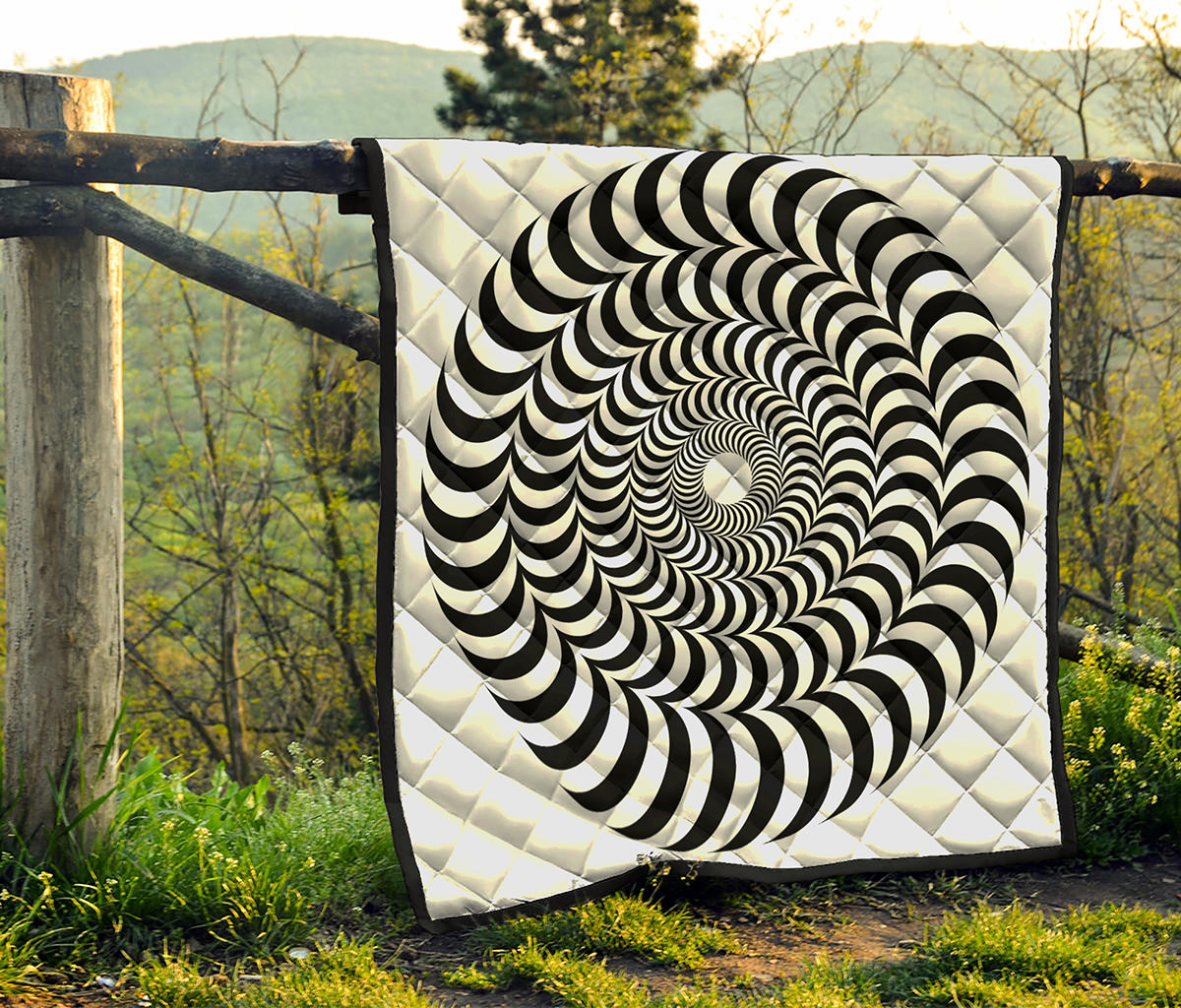 Black And White Circle Illusion Print Quilt