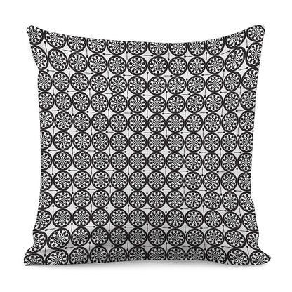 Black And White Dartboard Pattern Print Pillow Cover