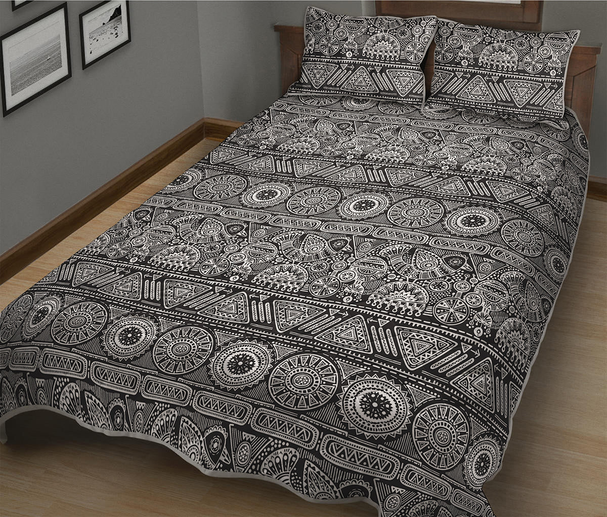 Black And White Ethnic Pattern Print Quilt Bed Set