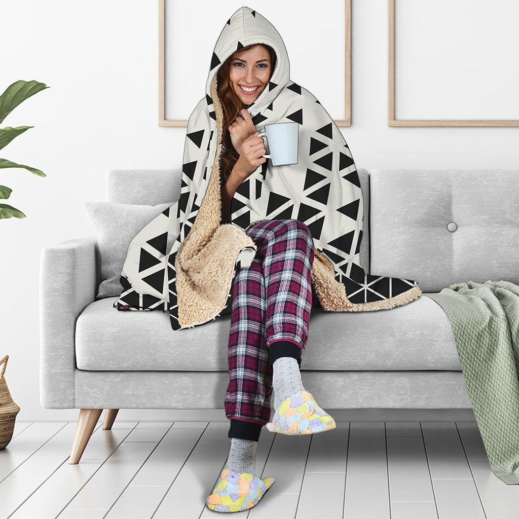 Black And White Geometric Pattern Print Hooded Blanket