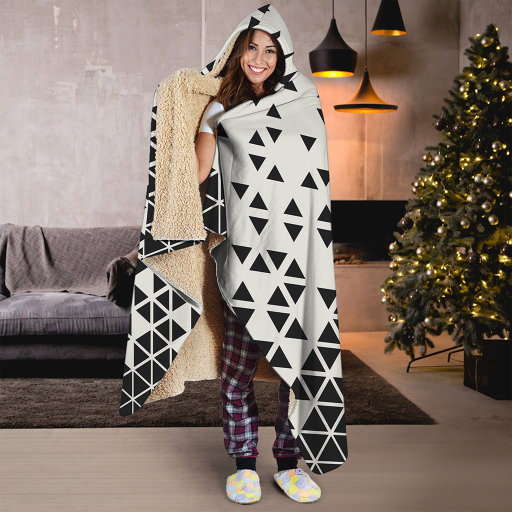 Black And White Geometric Pattern Print Hooded Blanket