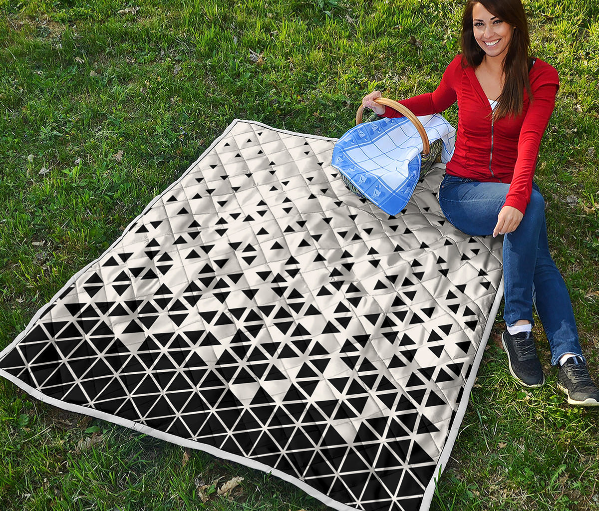 Black And White Geometric Pattern Print Quilt