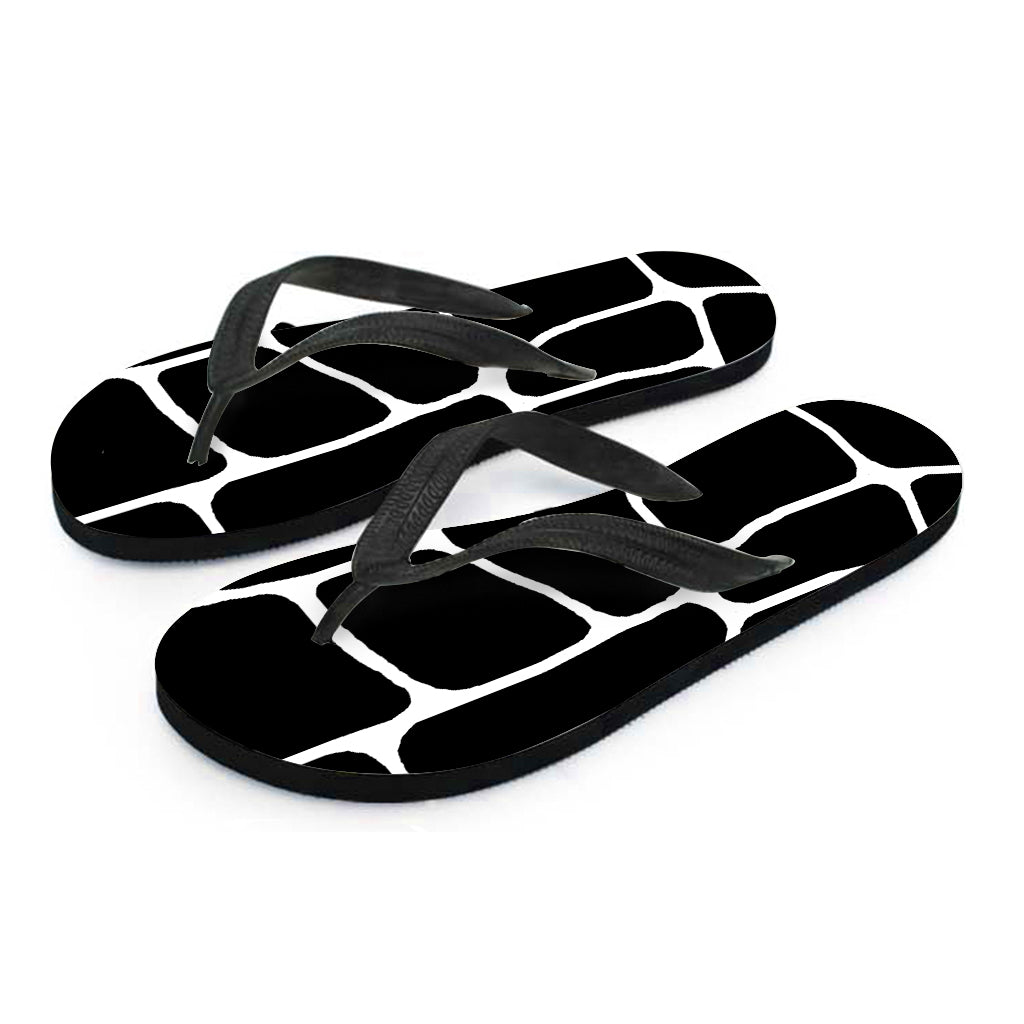 Black And White Giraffe Pattern Print Flip Flops