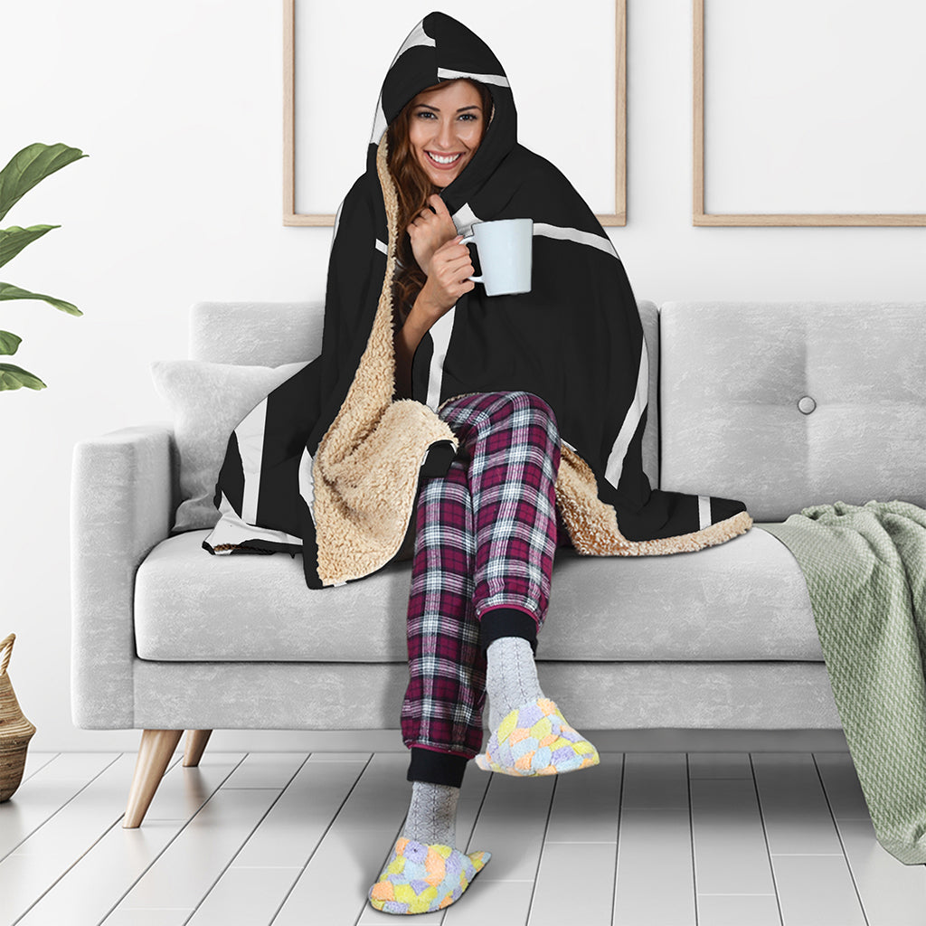 Black And White Giraffe Pattern Print Hooded Blanket