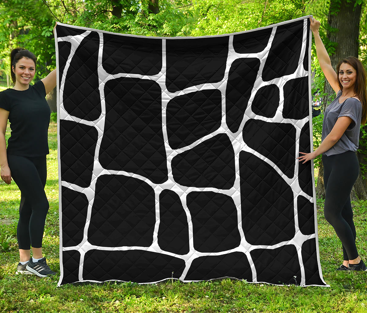 Black And White Giraffe Pattern Print Quilt