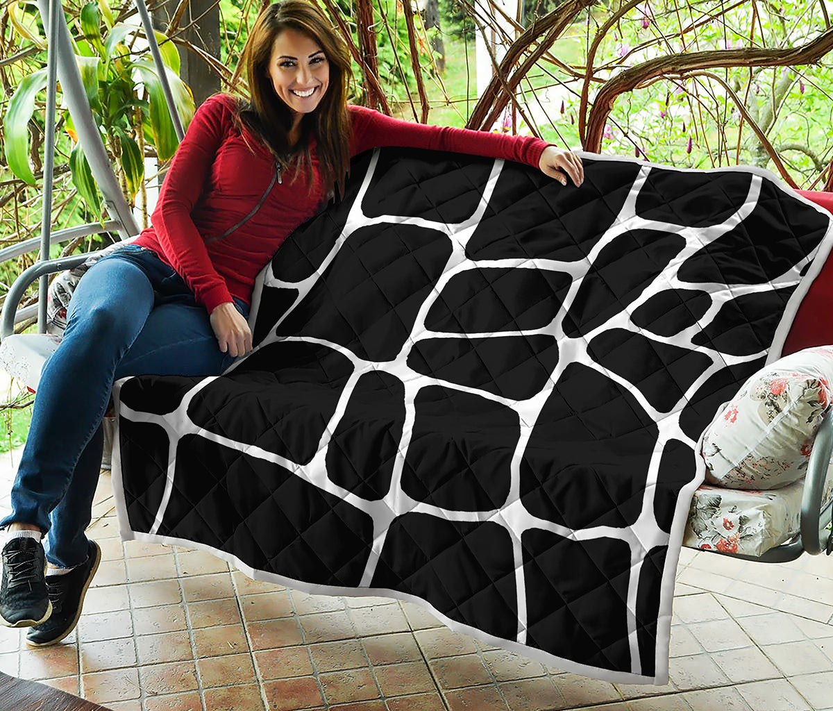 Black And White Giraffe Pattern Print Quilt