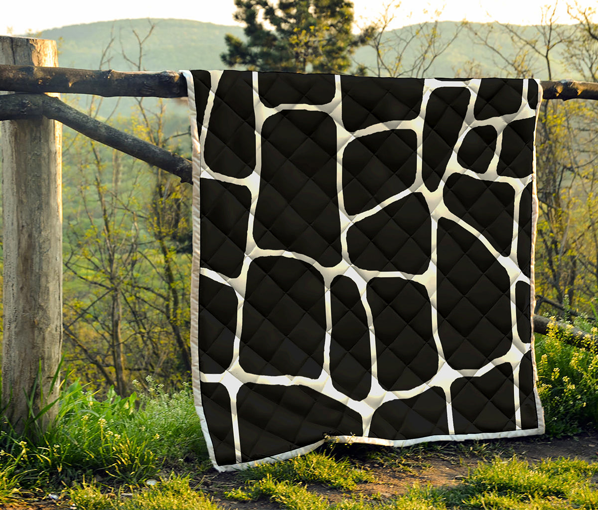 Black And White Giraffe Pattern Print Quilt
