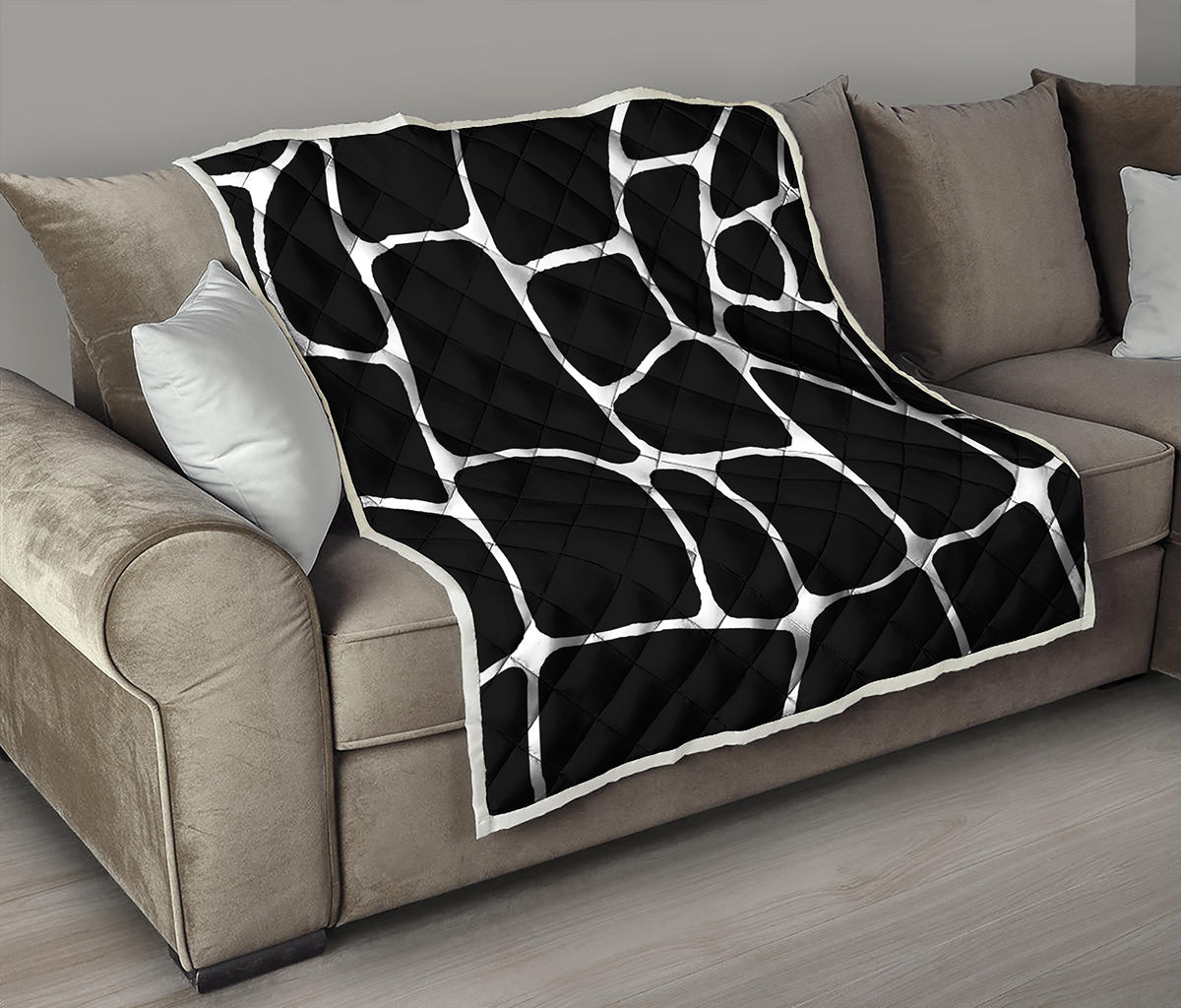 Black And White Giraffe Pattern Print Quilt