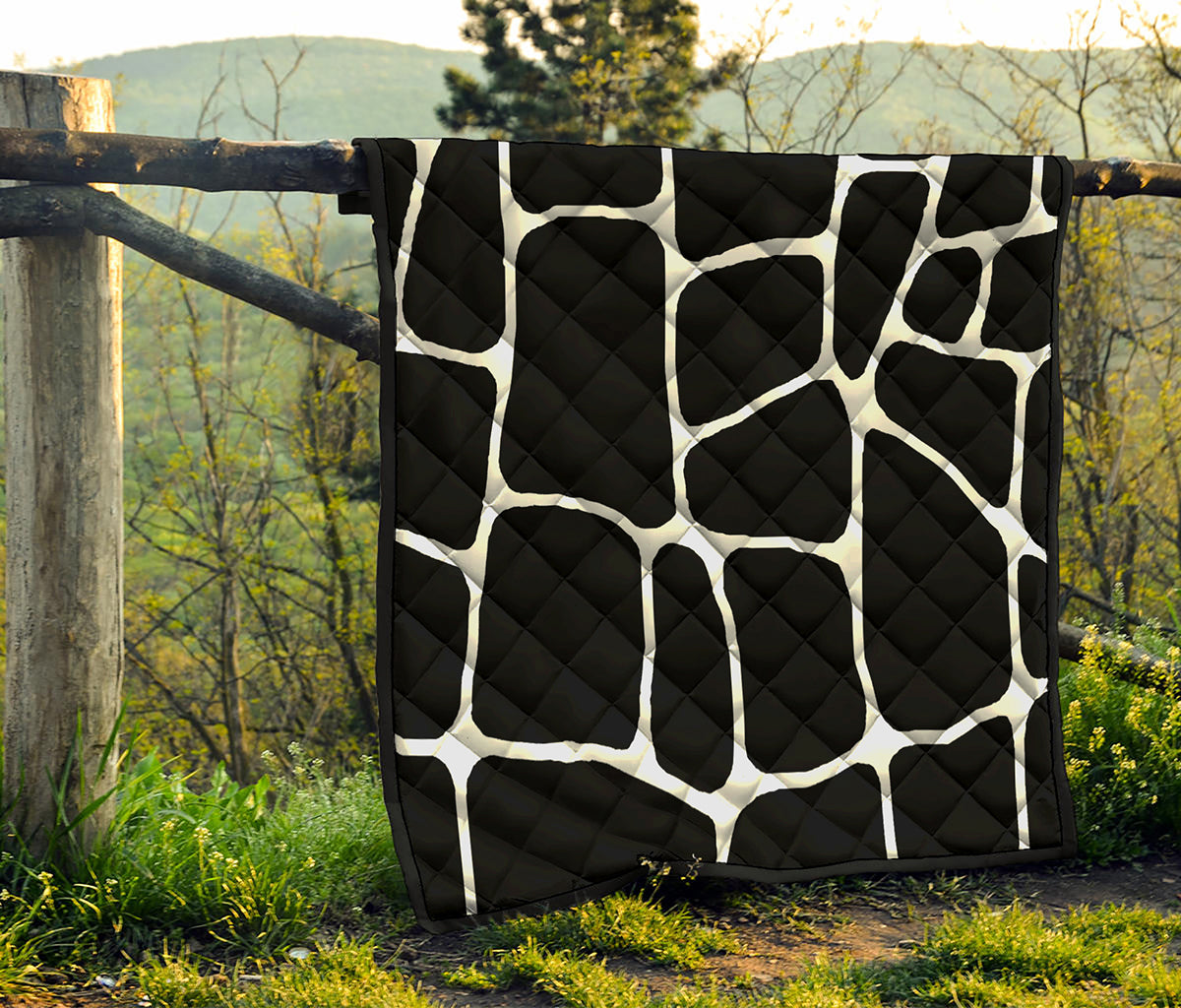 Black And White Giraffe Pattern Print Quilt
