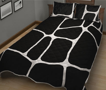 Black And White Giraffe Pattern Print Quilt Bed Set
