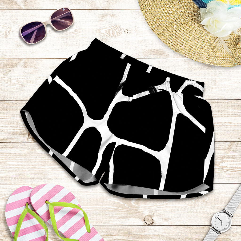 Black And White Giraffe Pattern Print Women's Shorts