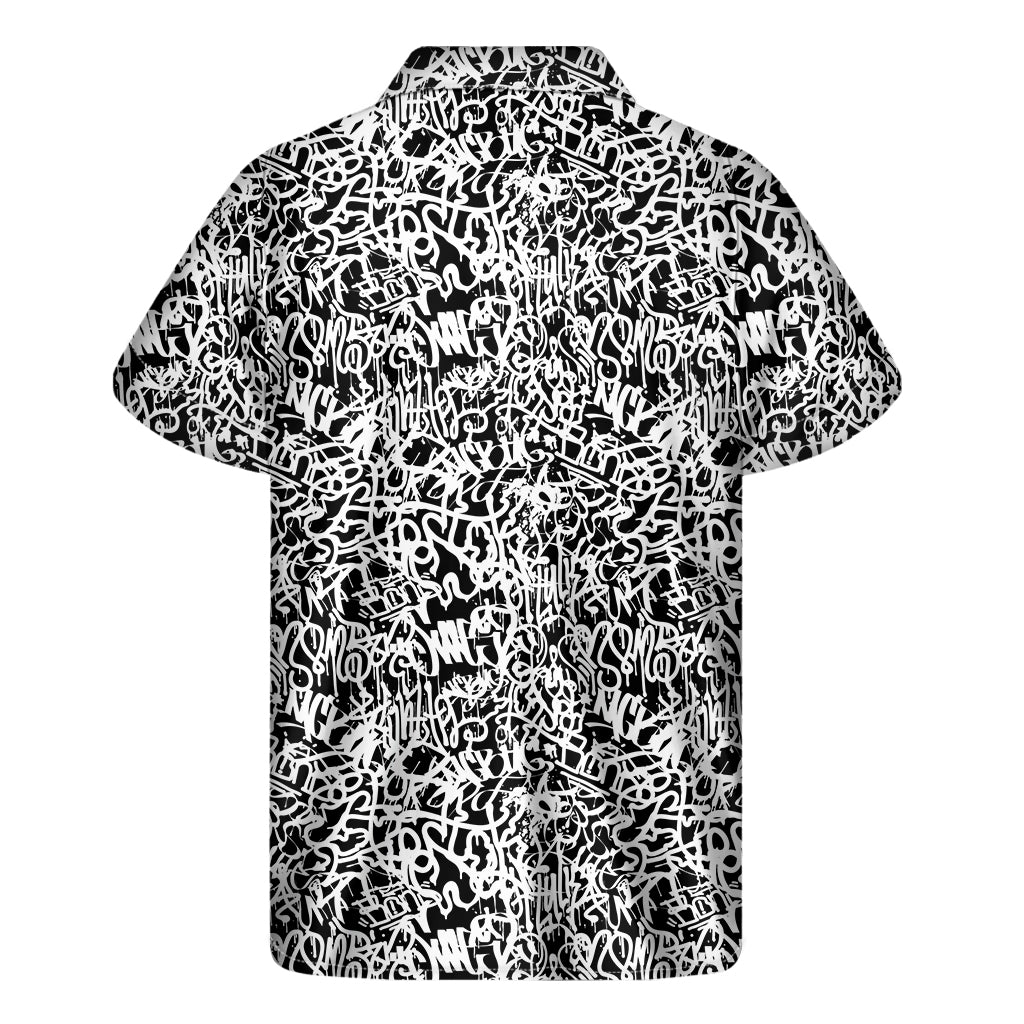 Black And White Graffiti Pattern Print Men's Short Sleeve Shirt