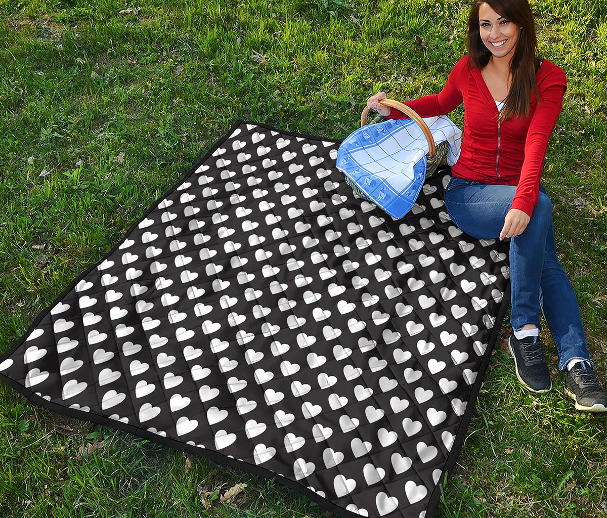 Black And White Heart Pattern Print Quilt