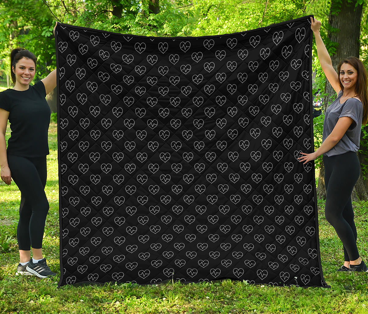 Black And White Heartbeat Pattern Print Quilt