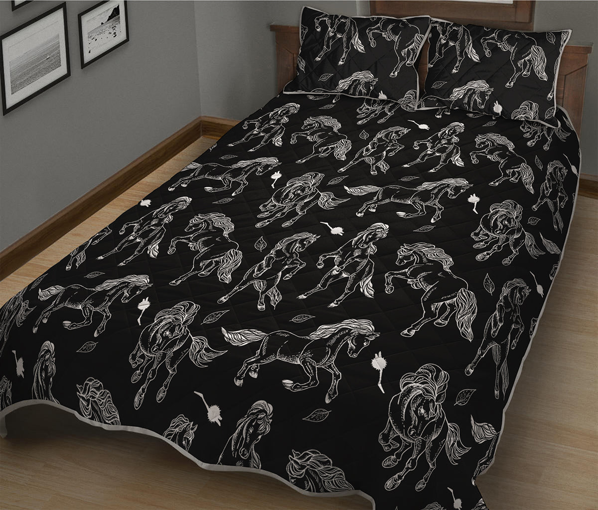 Black And White Horse Pattern Print Quilt Bed Set