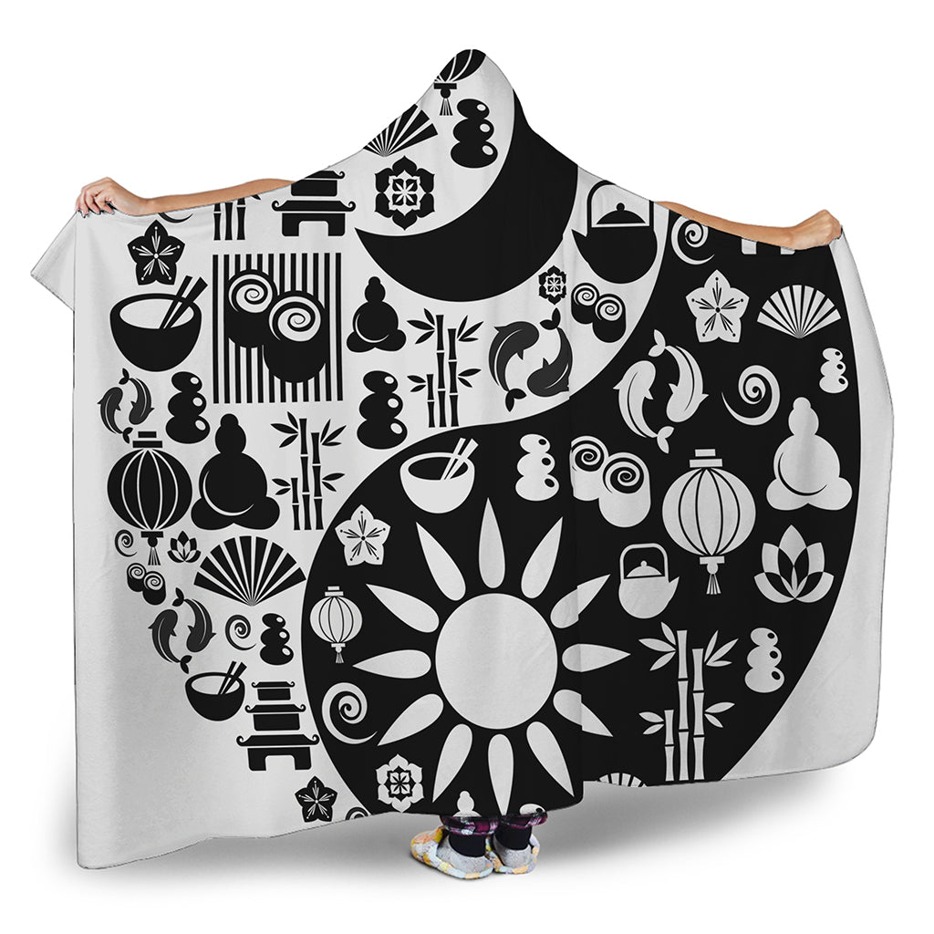 Black And White Japanese Yin Yang Print Hooded Blanket