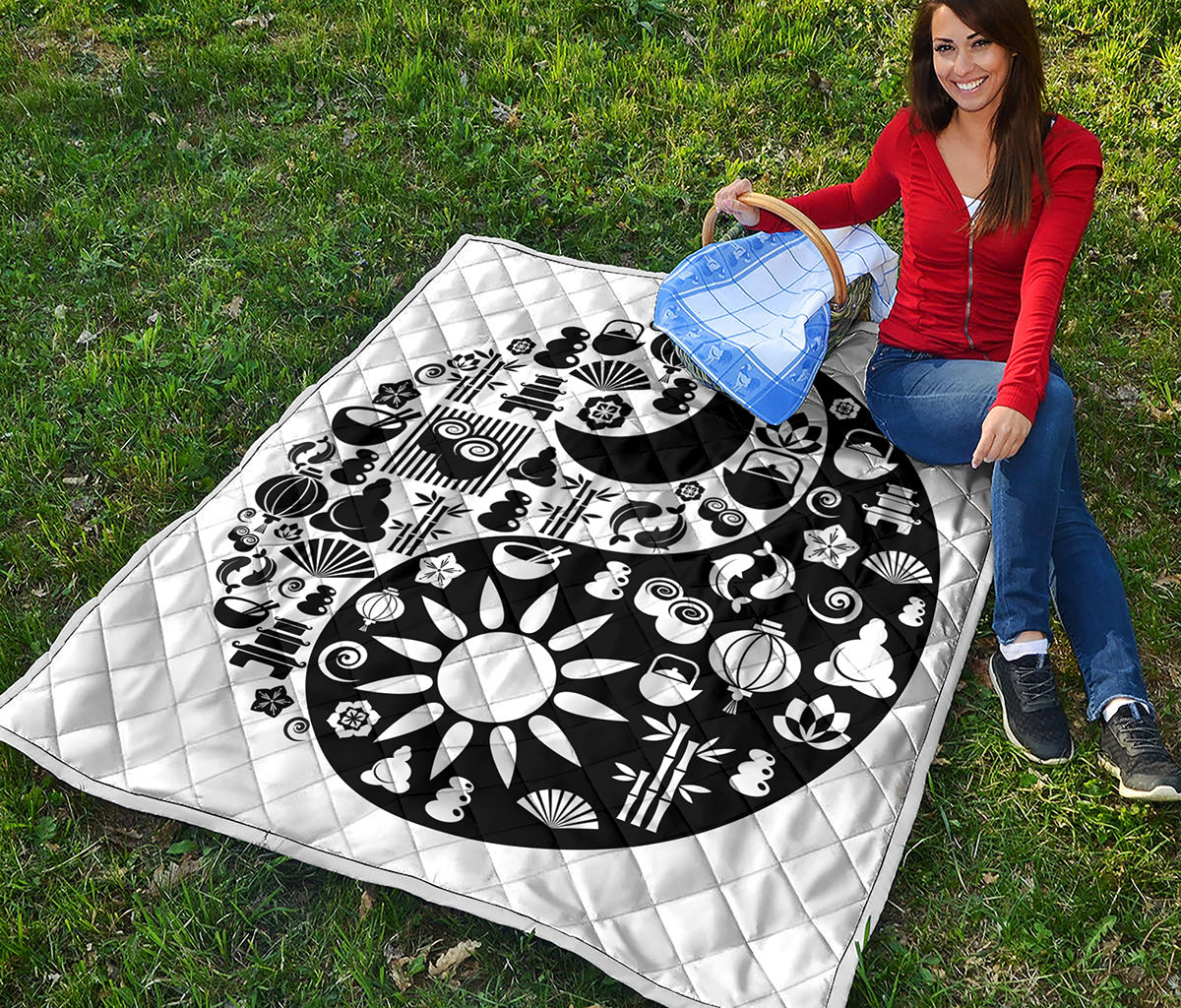 Black And White Japanese Yin Yang Print Quilt