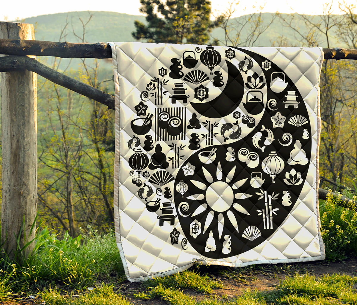 Black And White Japanese Yin Yang Print Quilt